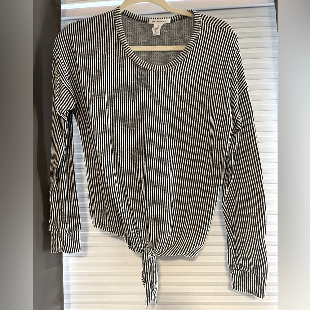 Lightweight striped sweater with tie